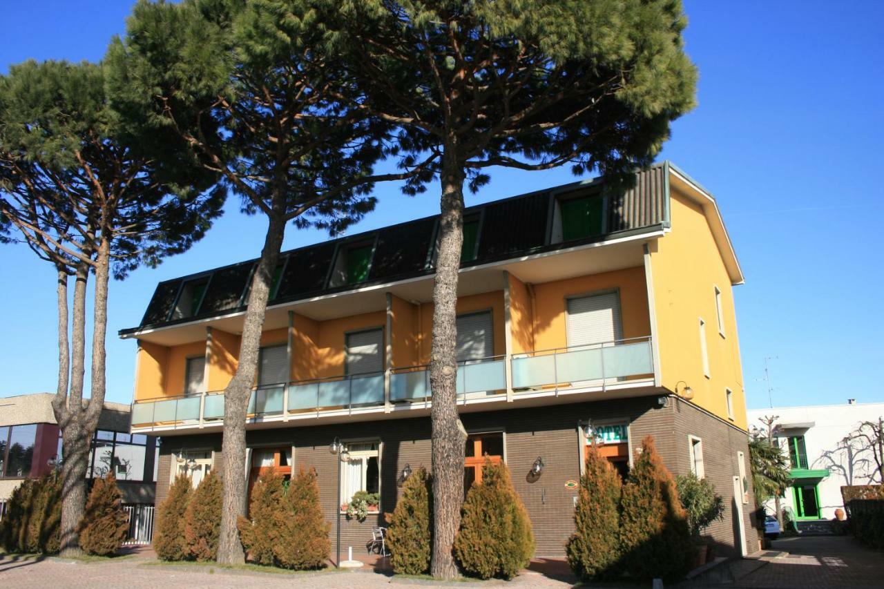 Albergo Nardini Lentate sul Seveso エクステリア 写真