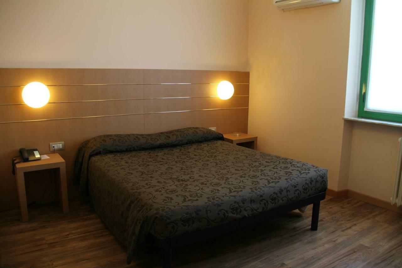 Albergo Nardini Lentate sul Seveso エクステリア 写真