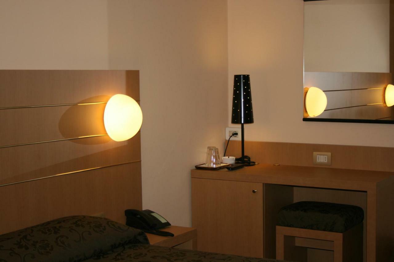 Albergo Nardini Lentate sul Seveso エクステリア 写真