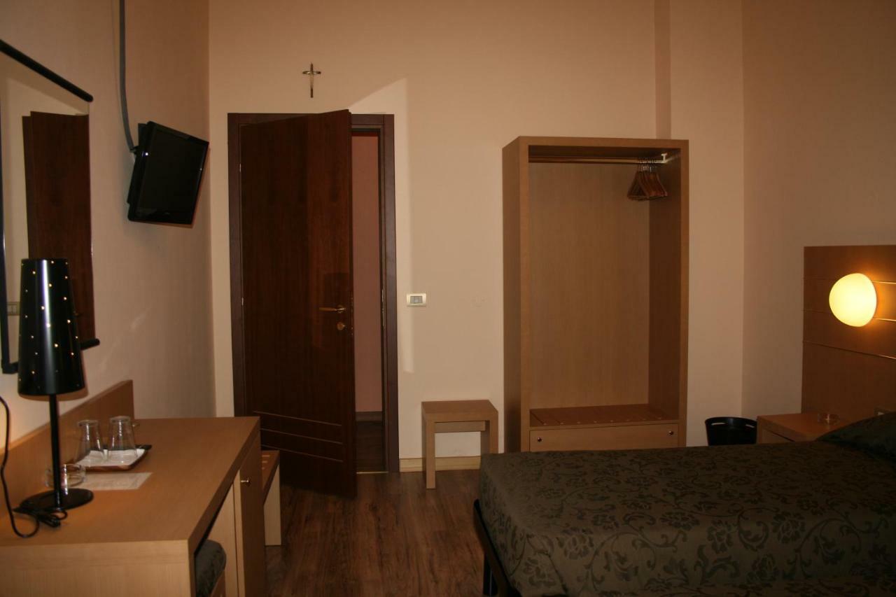 Albergo Nardini Lentate sul Seveso エクステリア 写真